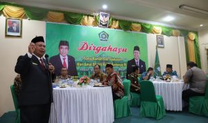 Kakanwil Kemenag Kepri, Dr. Drs. H. Mukhlisuddin, SH, MA, memberikan sambutan saat acara temu tokoh agama, pensiunan dan syukuran di Aula Kanwil Kemenag Kepri di Tanjungpinang, Jumat (3/1/2020). (istimewa)